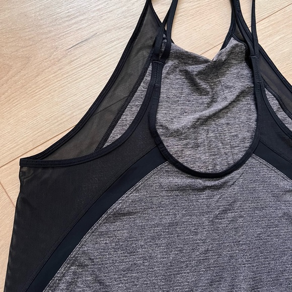 Lululemon grey and black run off route mesh panel tank - Picture 4 of 8
